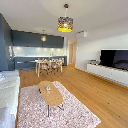 Apartment Ajaccio: 2 Pieces Climatise Avec Parking - Fr-1-61-605 Ajaccio (Corsica)