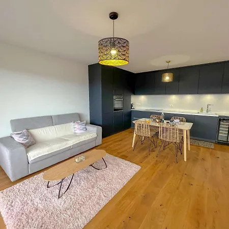 Apartment Ajaccio: 2 Pieces Climatise Avec Parking - Fr-1-61-605 *